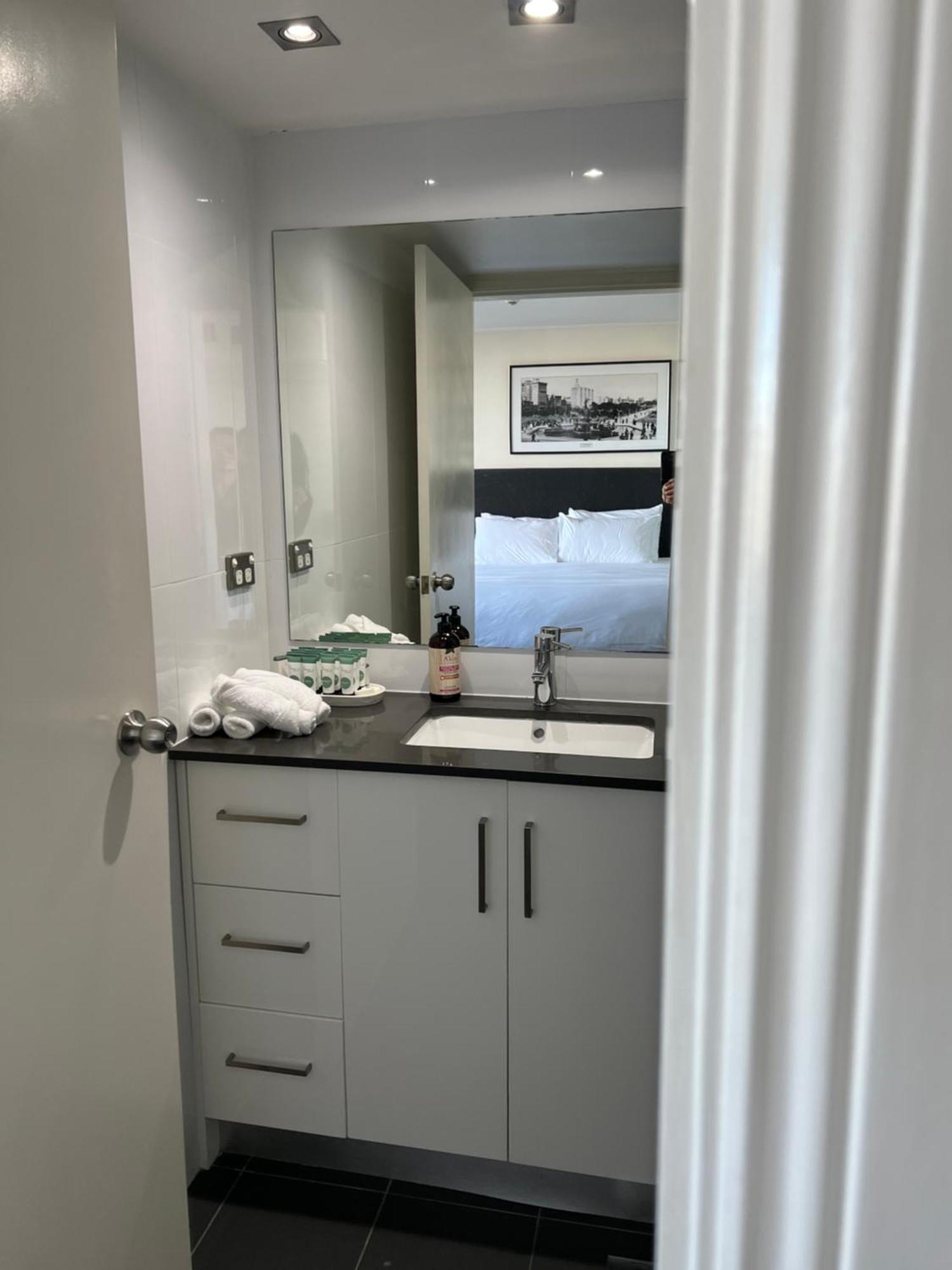 Prestige Hyde Park Studio Apartment Сидней Экстерьер фото